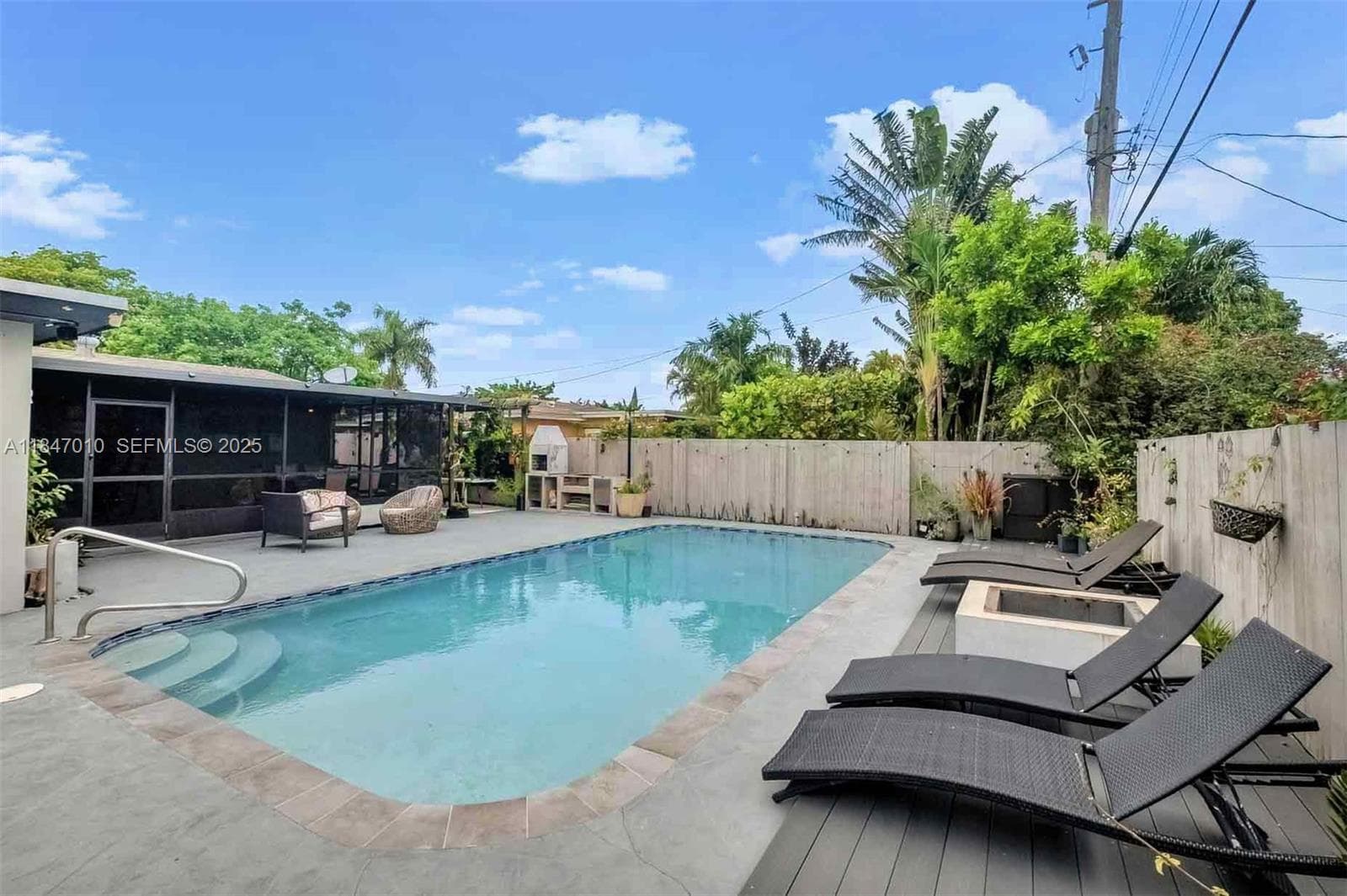 530 NW 39 photo 32