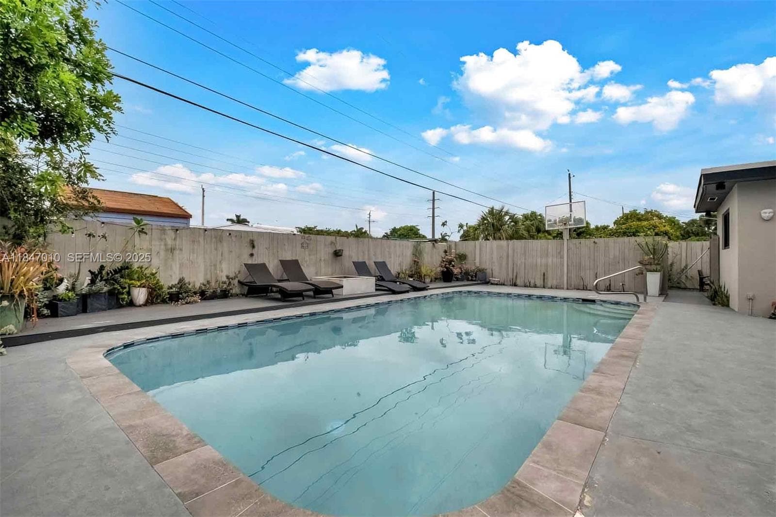 530 NW 39 photo 30