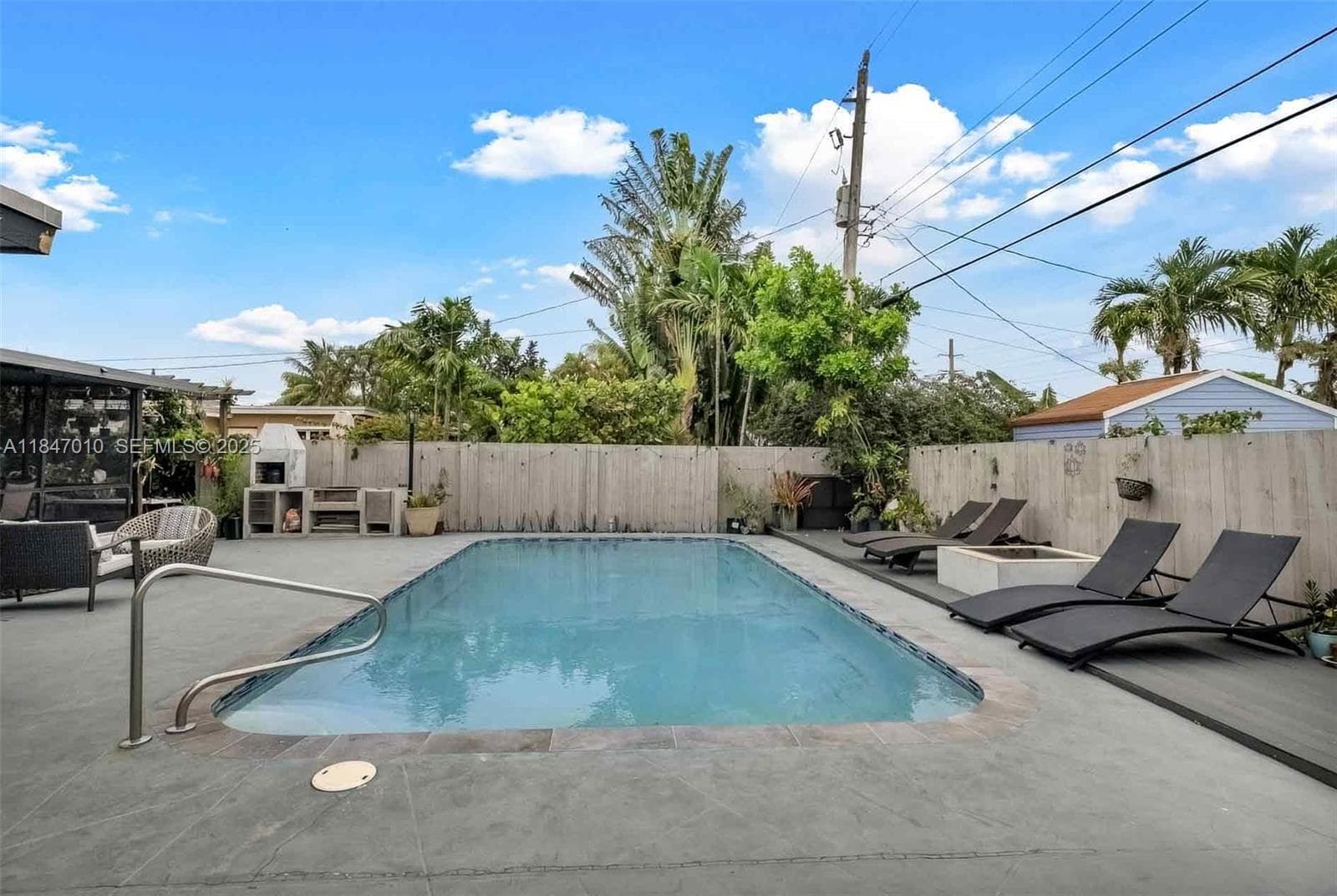530 NW 39 photo 31