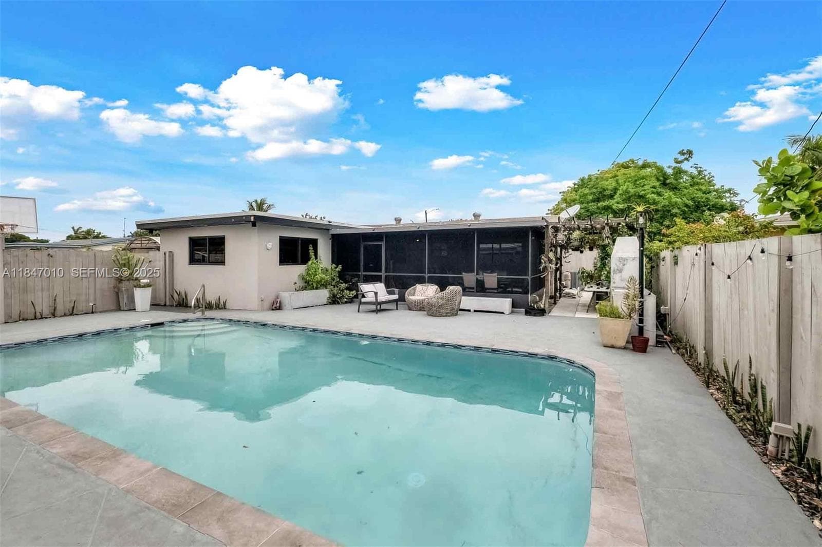 530 NW 39 photo 29
