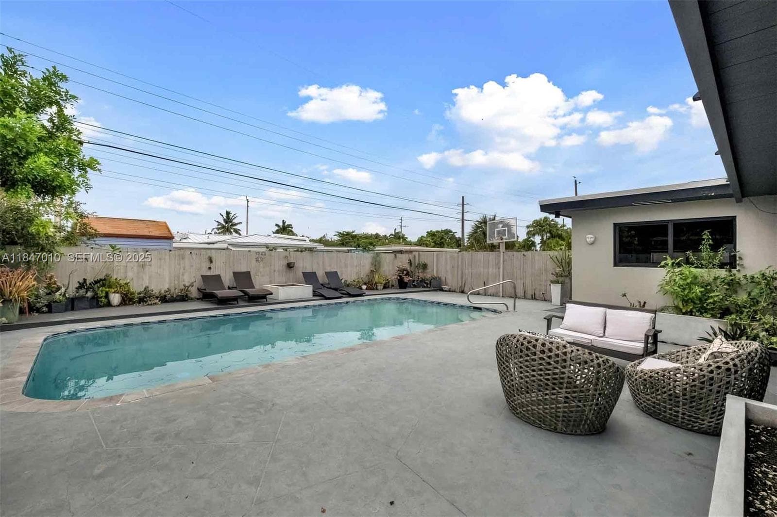 530 NW 39 photo 4
