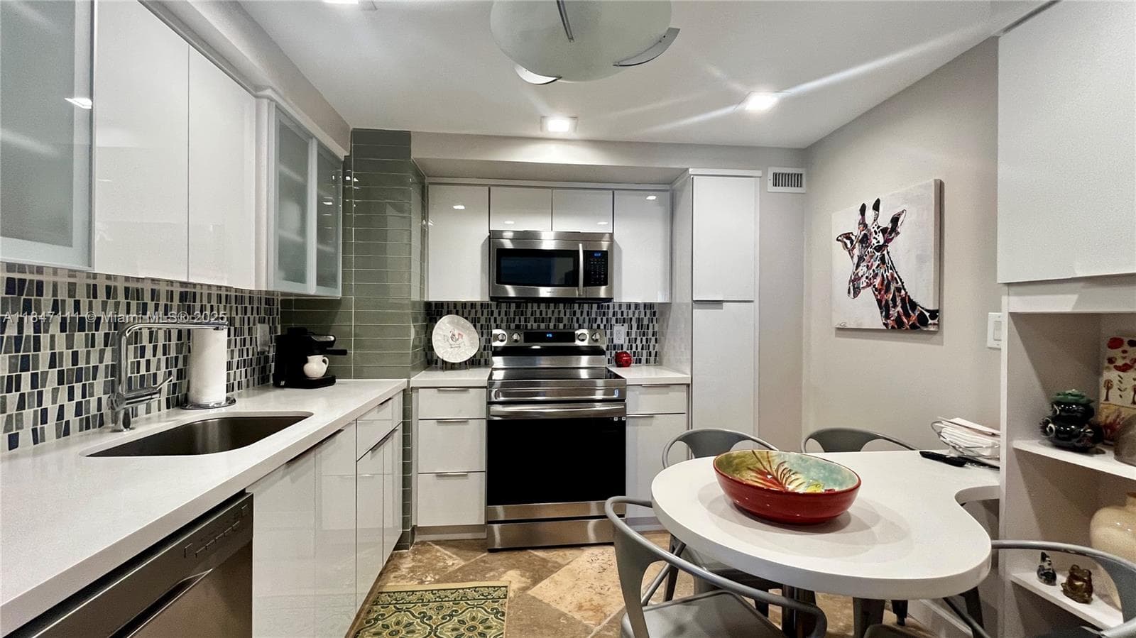 FOUR WINDS CONDO · #1402 in Surfside - Photo 13
