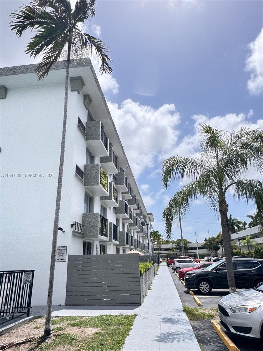 GOLDEN GATE APARTMENTS · #207 in Miami - Photo 2