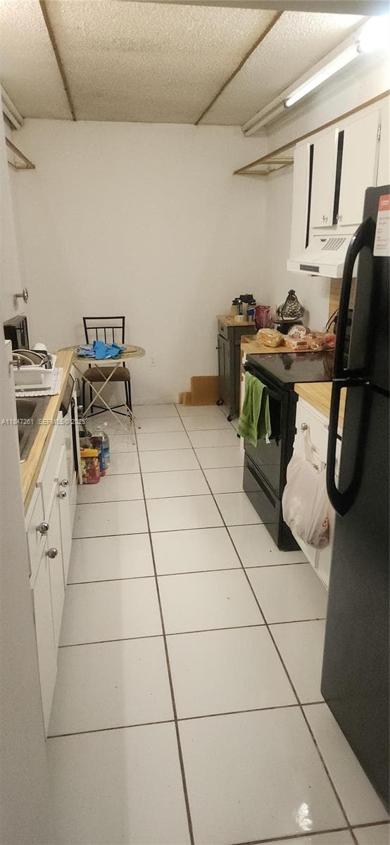 spacious kitchen lots of potential do make it your own