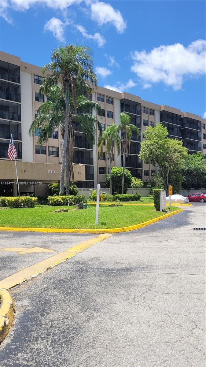 Chantilly Condo · #620 in Miami - Photo 3