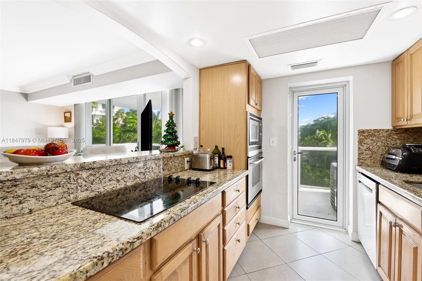 EMBASST TOWERS II INC COND · #3A in Fort Lauderdale - Photo 4