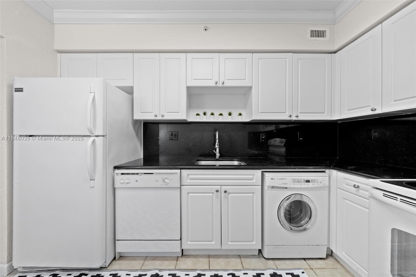 WAVE CONDOMINIMUM · #PH39 in Hollywood - Photo 17