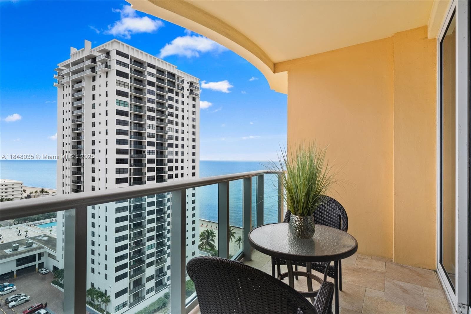 WAVE CONDOMINIMUM · #PH39 in Hollywood - Photo 12