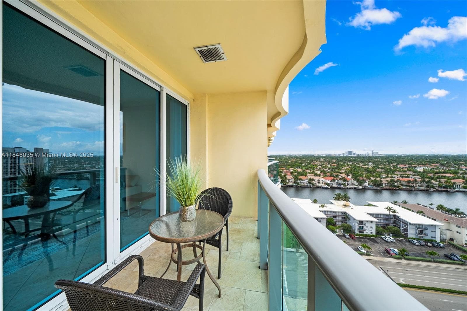 WAVE CONDOMINIMUM · #PH39 in Hollywood - Photo 14