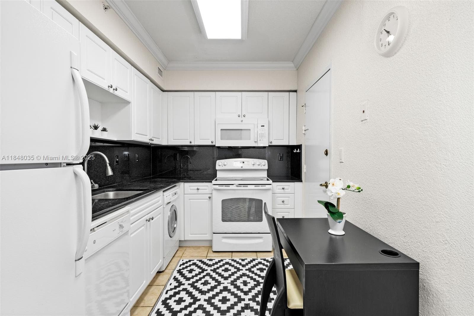 WAVE CONDOMINIMUM · #PH39 in Hollywood - Photo 15