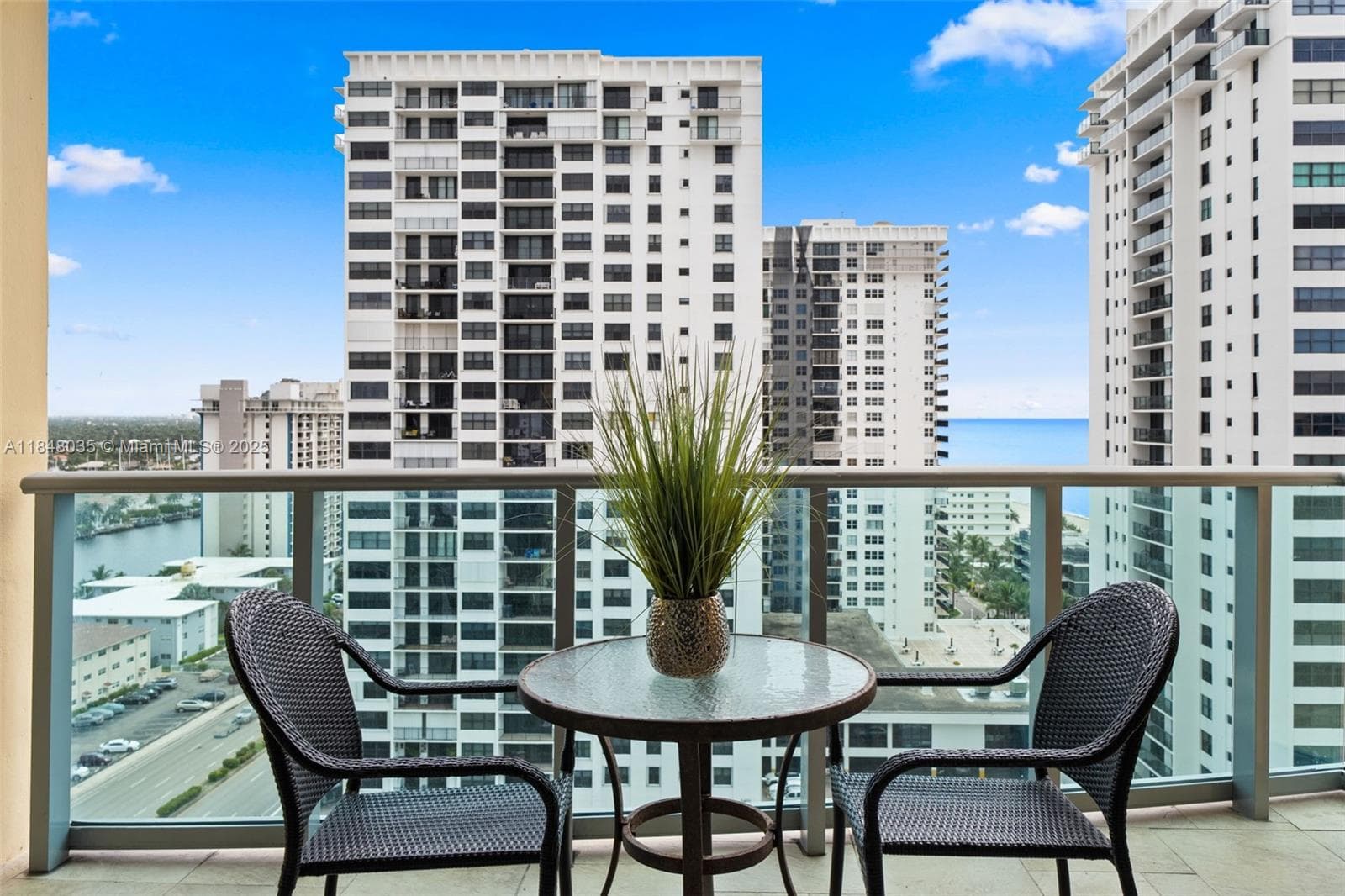 WAVE CONDOMINIMUM · #PH39 in Hollywood - Photo 11