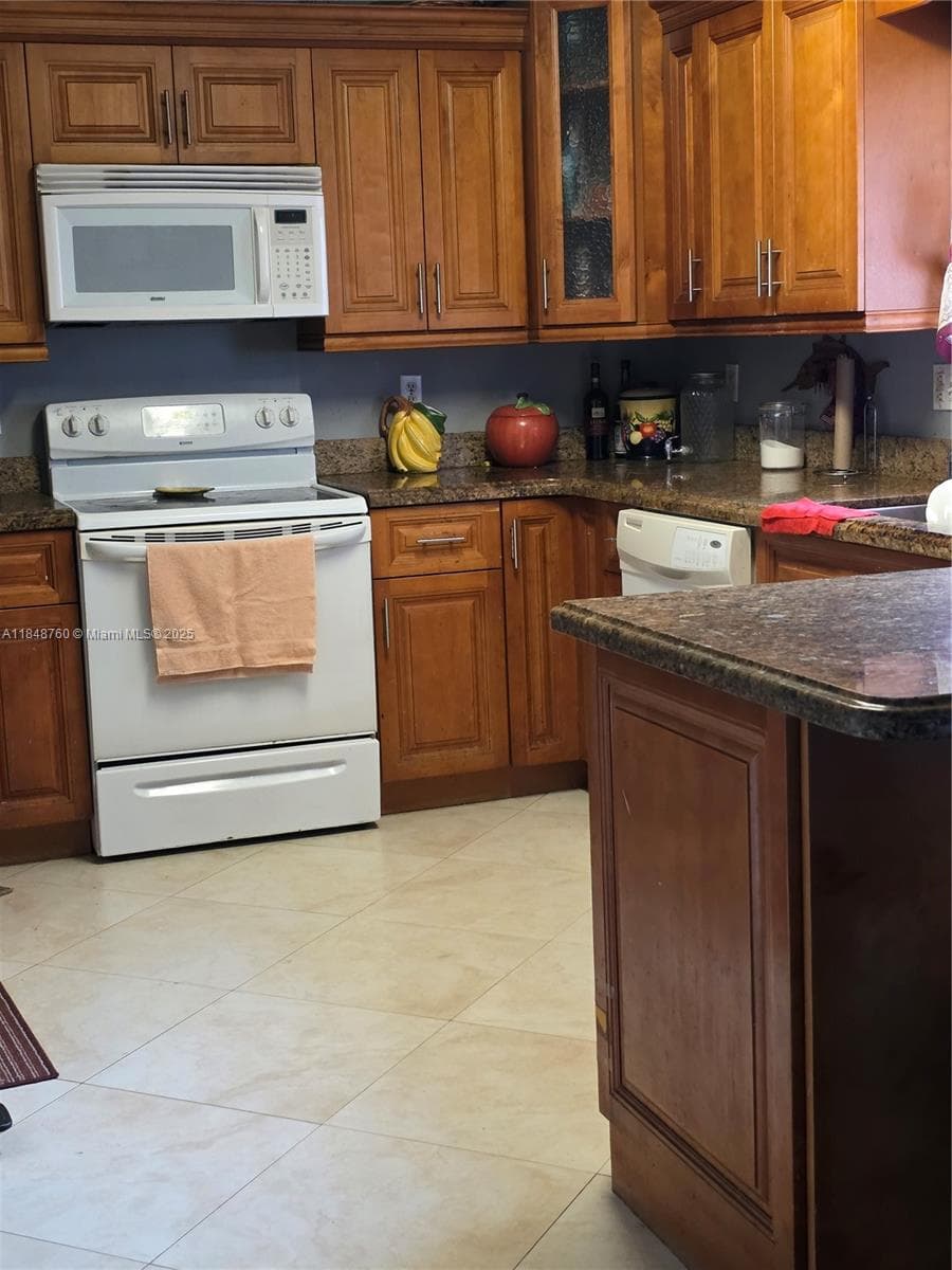 1084 SE 13th Ave photo 13