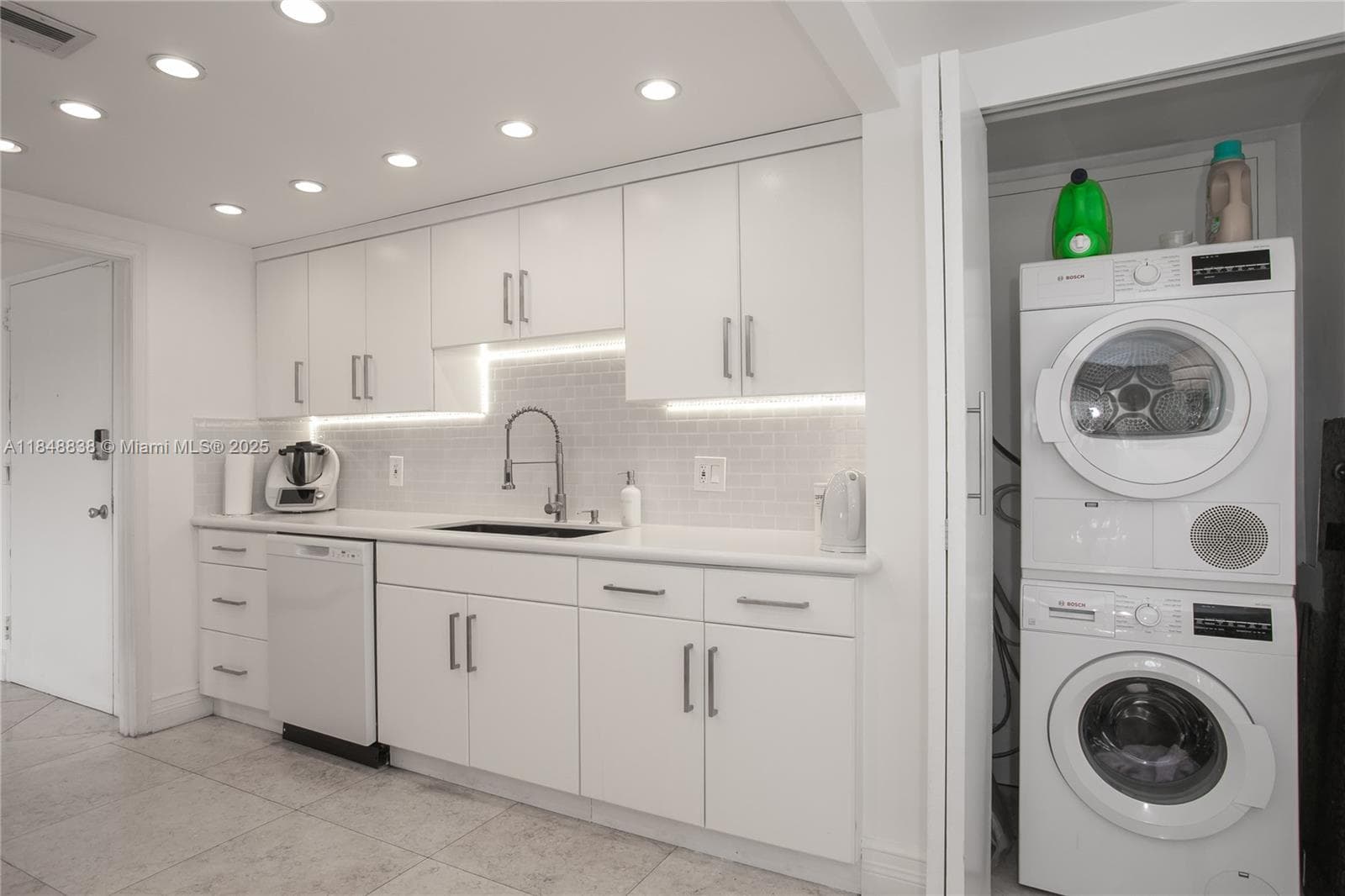CRICKET CLUB CONDO · #511 in Miami - Photo 9