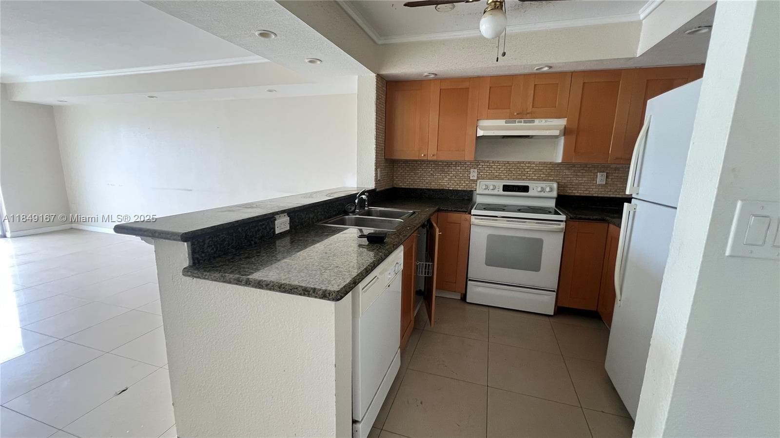 MONTECARLO CONDO · #B-606 in Miami - Photo 2