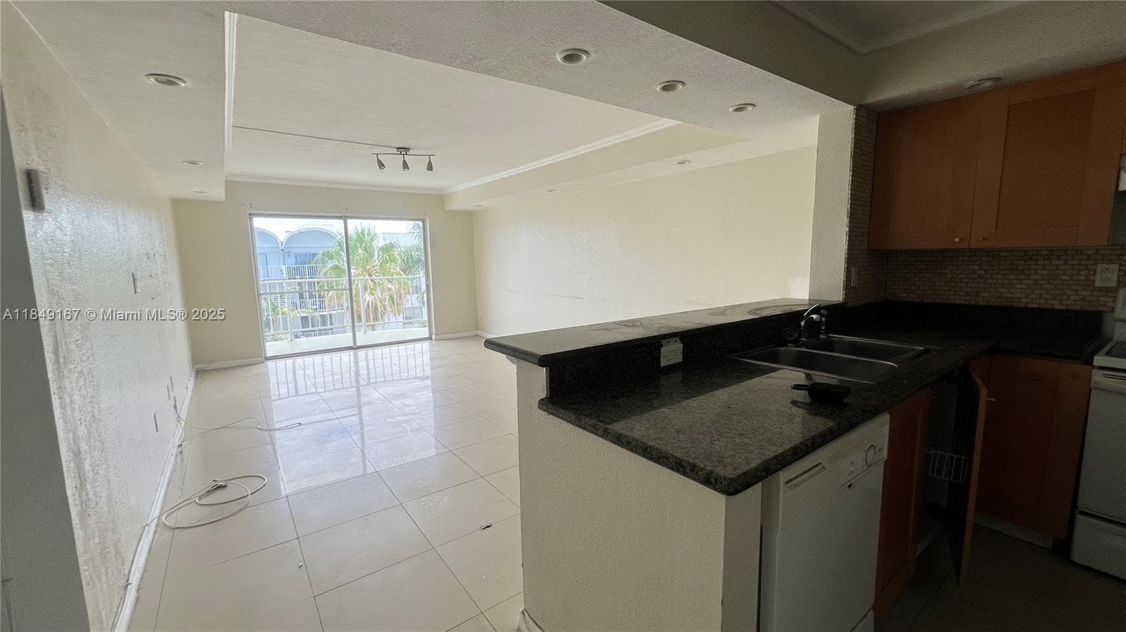 MONTECARLO CONDO · #B-606 in Miami - Photo 3