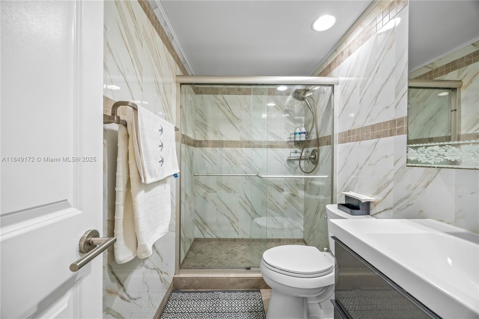RESIDENCES ON HOLLYWOOD B · #425 in Hollywood - Photo 27