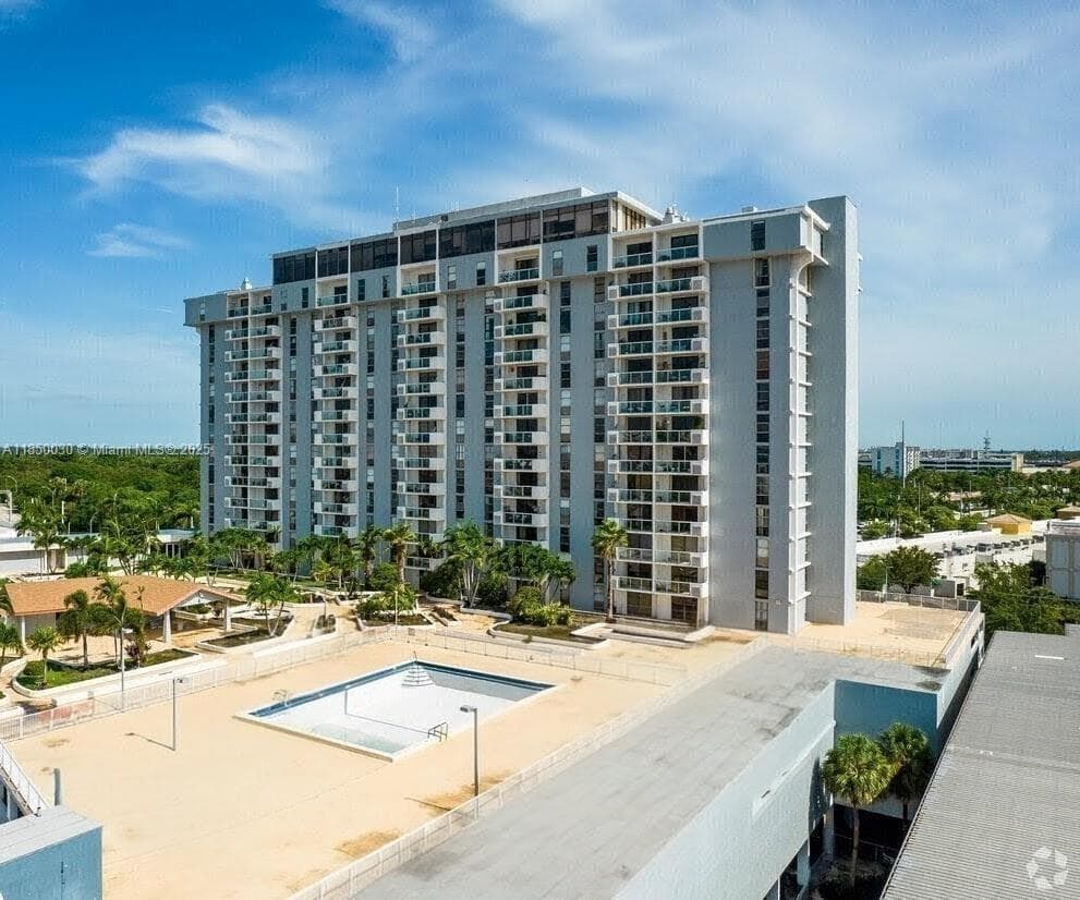 SAILBOAT CAY CONDO · #612 in North Miami - Photo 15