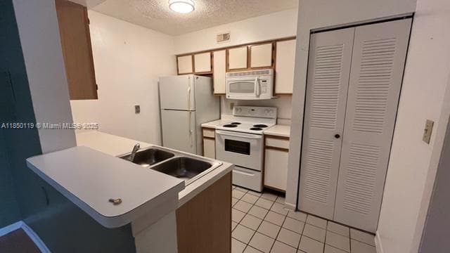 LAKEVIEW CLUB CONDO · #106 in Oakland Park - Photo 1