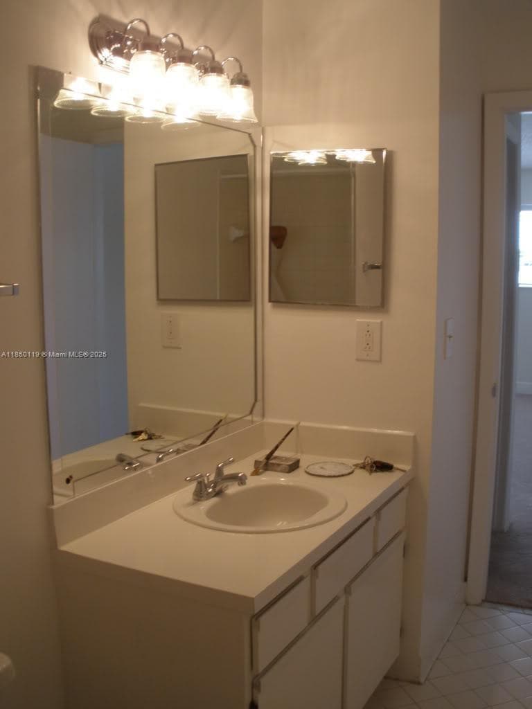 LAKEVIEW CLUB CONDO · #106 in Oakland Park - Photo 10