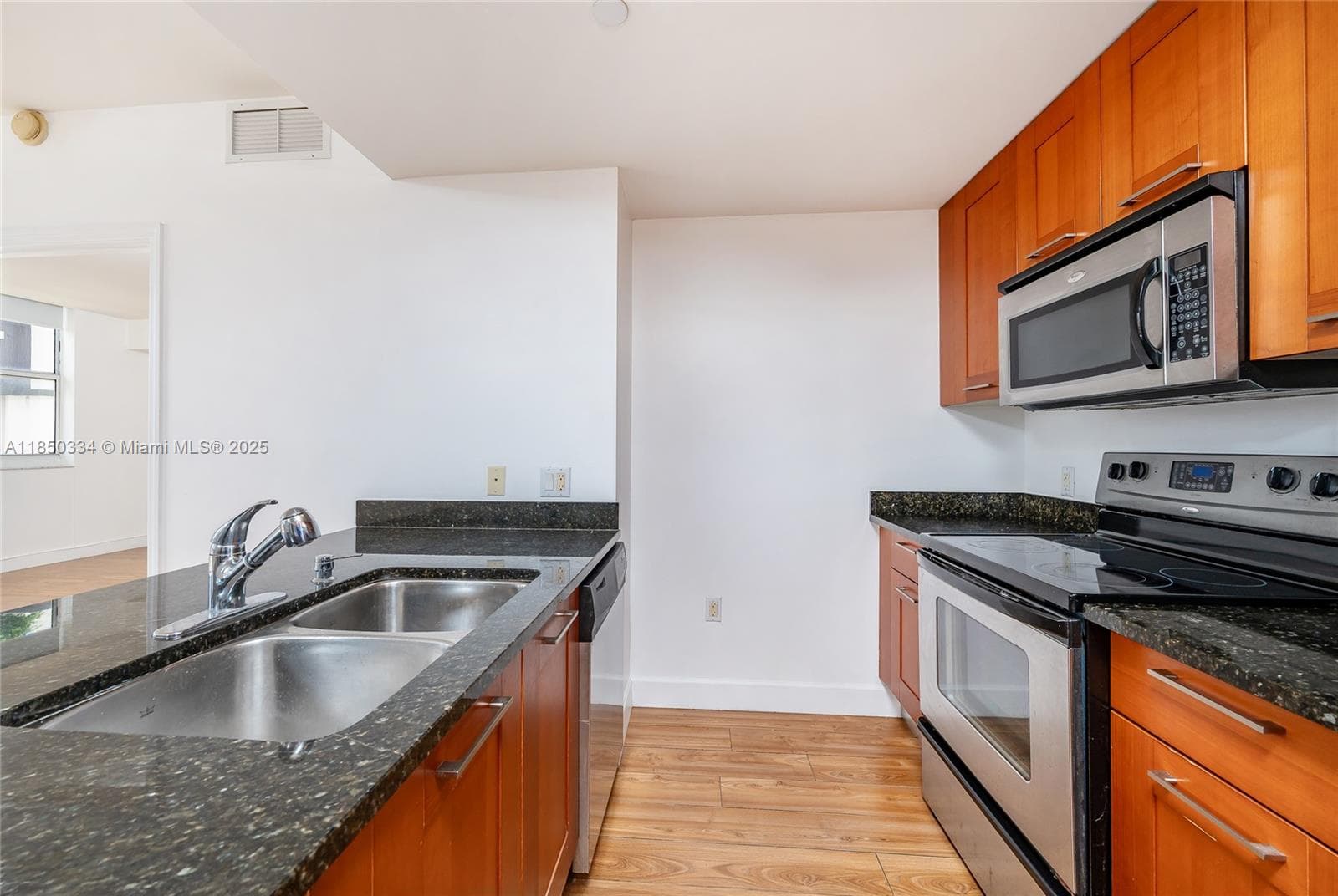 ONE VILLAGE PLACE CONDO · #919 in Coral Gables - Photo 13