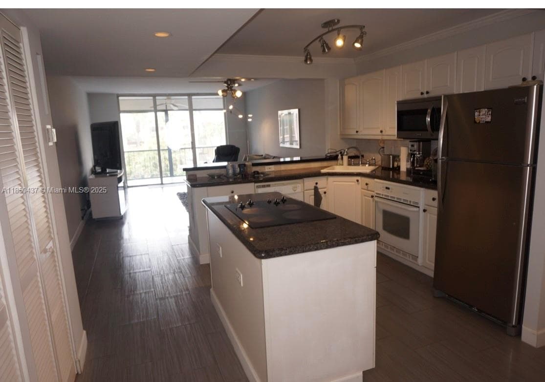 ISLAND CLUB · #308D in Pompano Beach - Photo 5