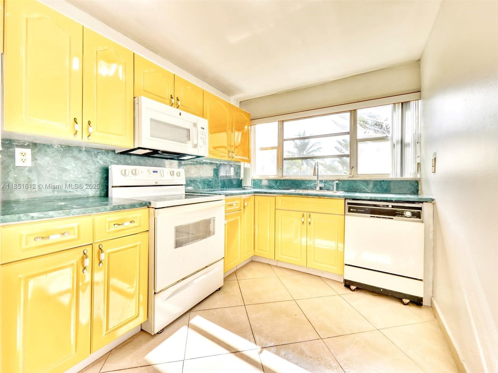 Lake Park Condominions · #302 in Miami - Photo 6