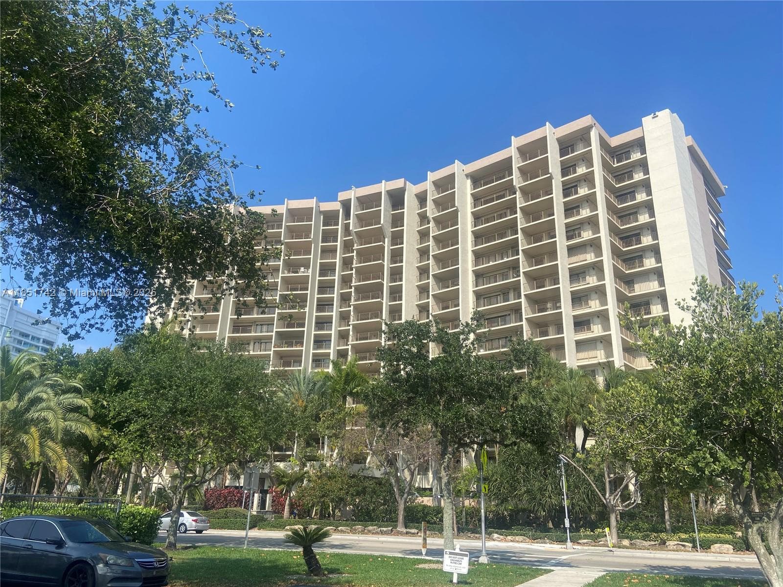 HAMPTON BEACH CLUB CONDO · #502 in Lauderdale By The Sea - Photo 1