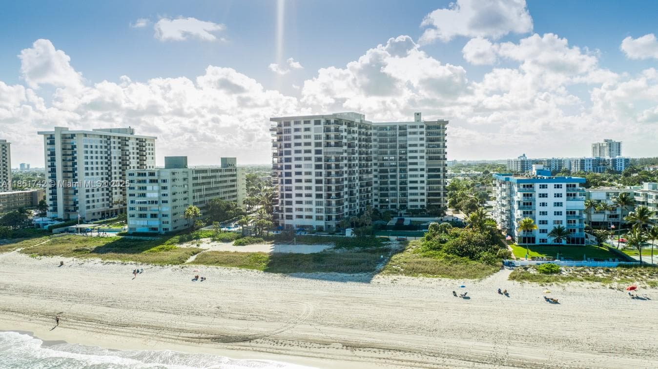 HAMPTON BEACH CLUB CONDO · #502 in Lauderdale By The Sea - Photo 4