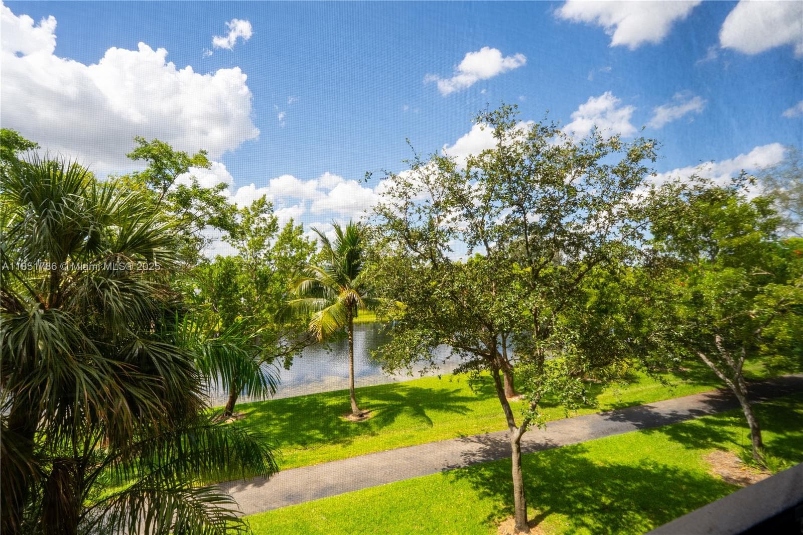 CYPRESS BEND CONDOMINIUM · #305 in Pompano Beach - Photo 21