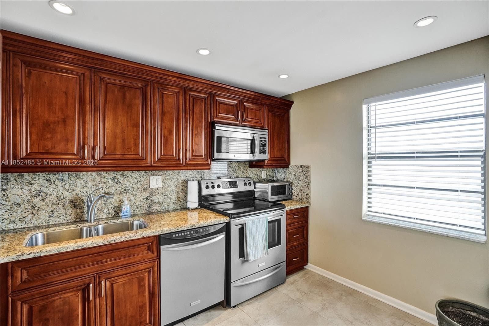 Waterbury · #1005 in Pompano Beach - Photo 15