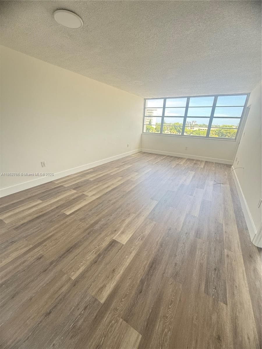 BUCKLEY TOWERS CONDO - EA · #421E in Miami - Photo 3