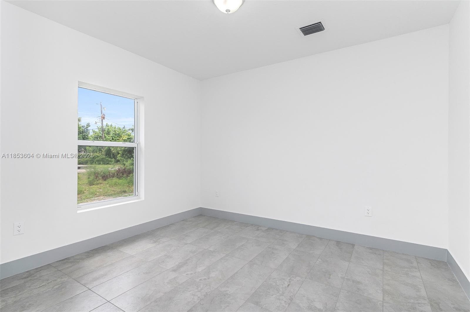 2360 NW 14th St #- photo 13