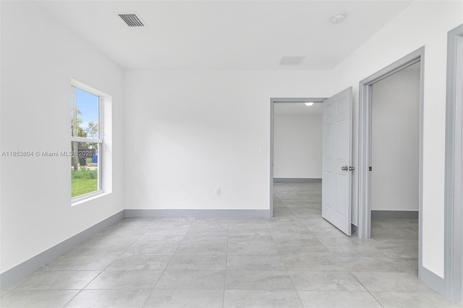 2360 NW 14th St #- photo 9