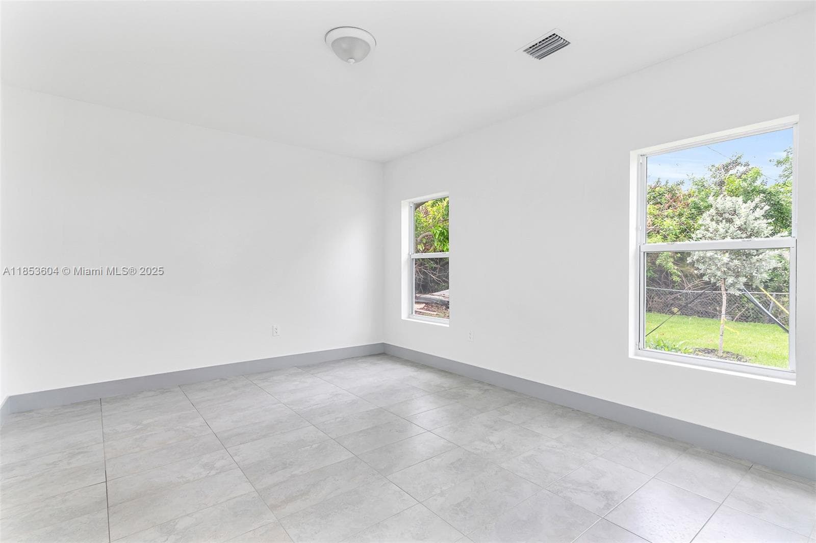 2360 NW 14th St #- photo 11