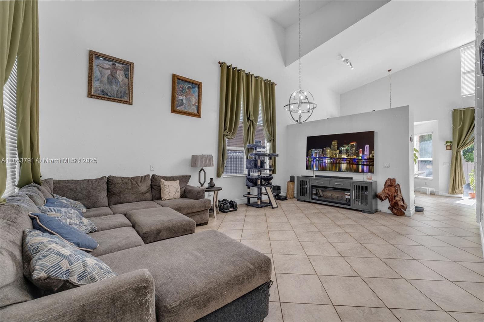 1755 NE 37th Ave #0 photo 4