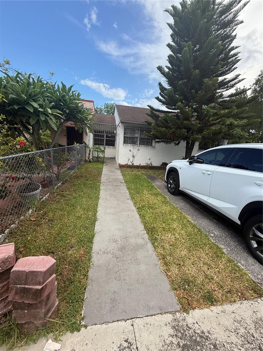 11472 SW 4th St photo 2