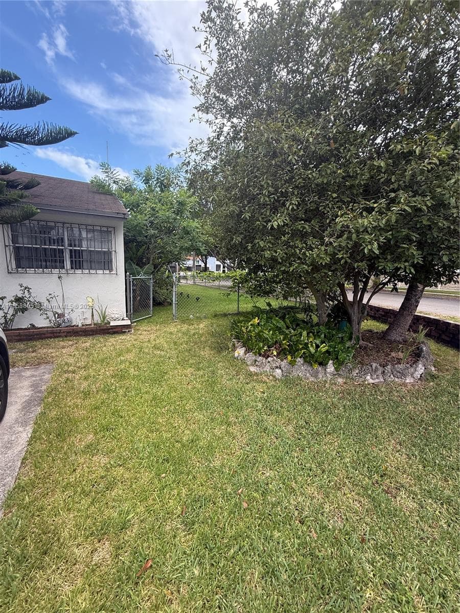 11472 SW 4th St photo 6