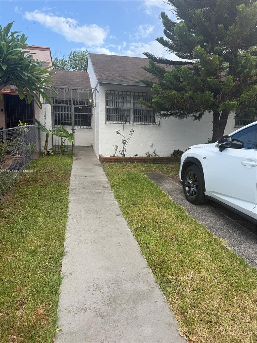 11472 SW 4th St photo 1