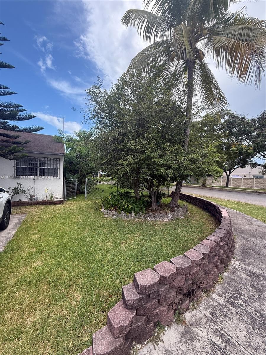 11472 SW 4th St photo 5