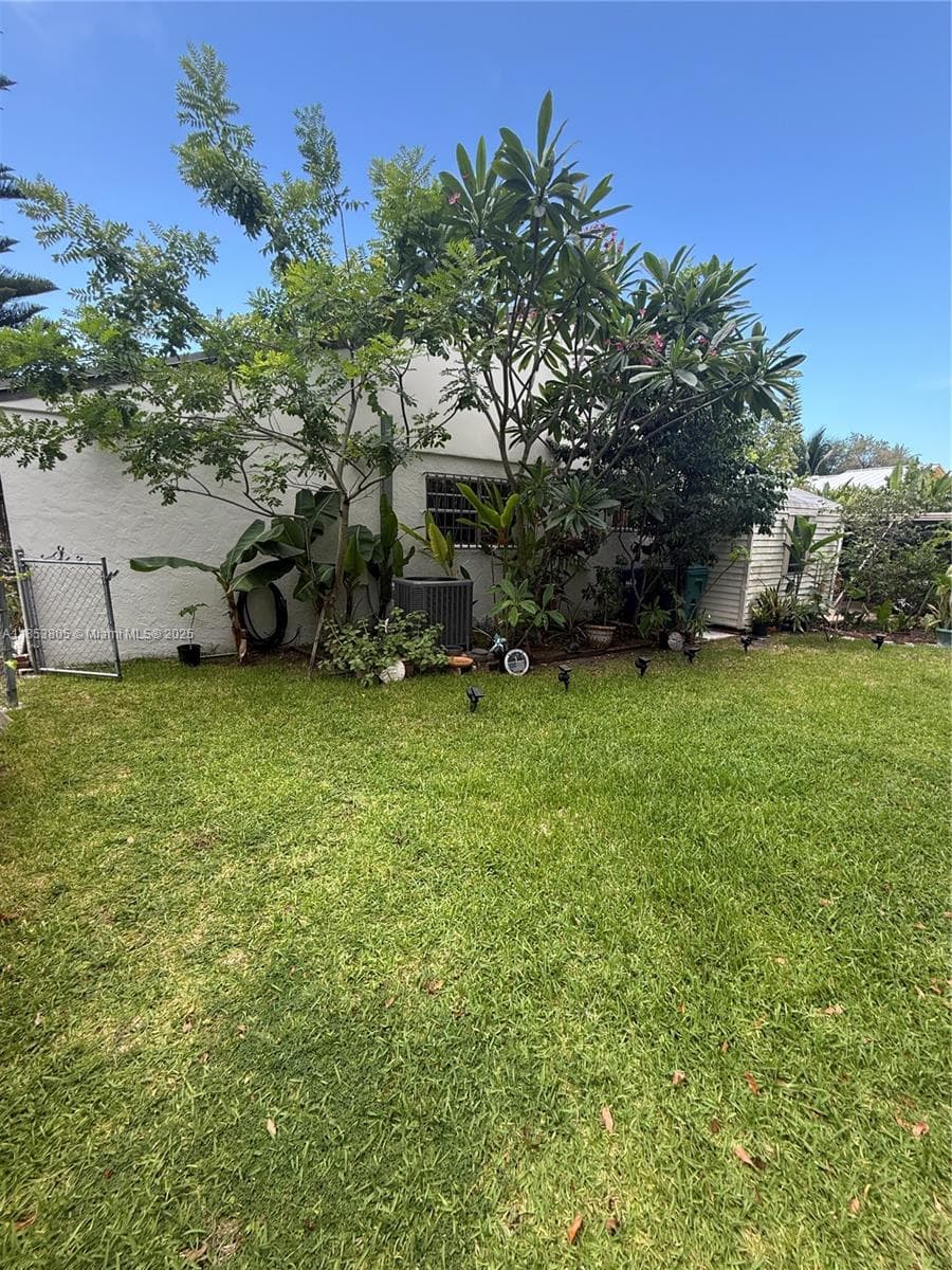 11472 SW 4th St photo 9