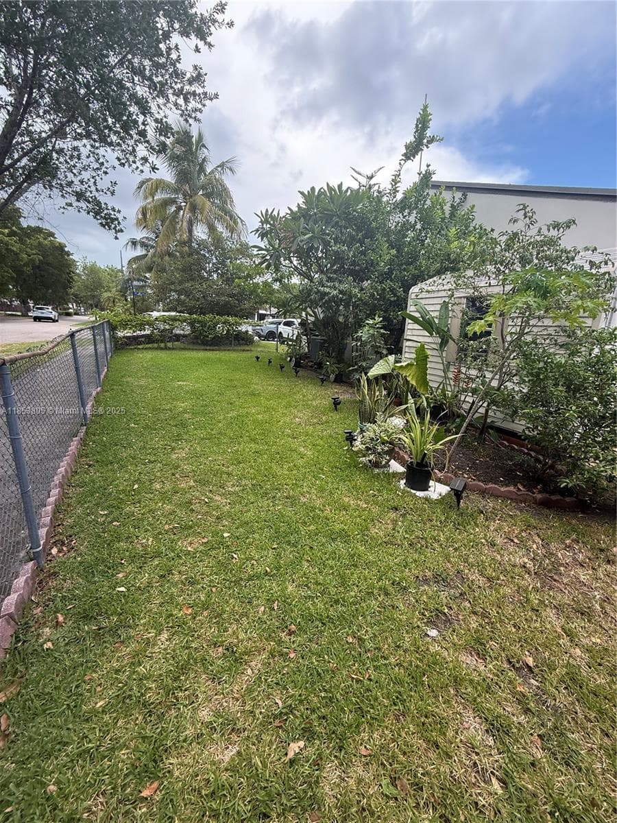 11472 SW 4th St photo 10