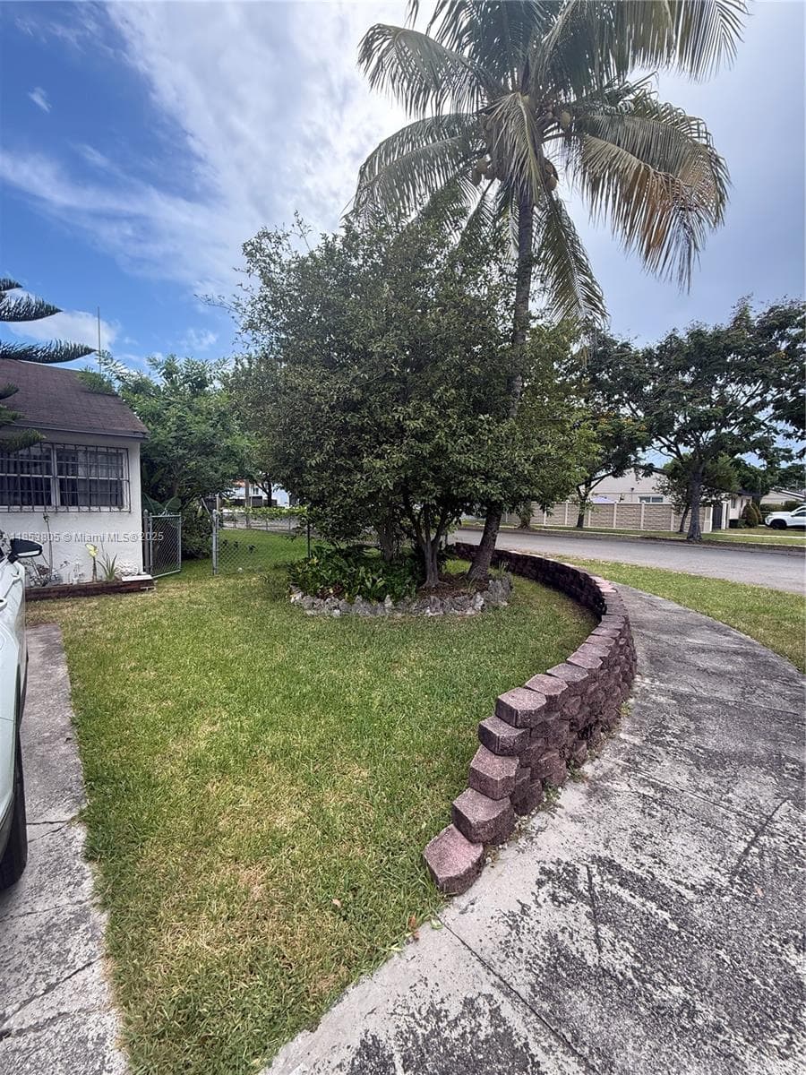 11472 SW 4th St photo 33