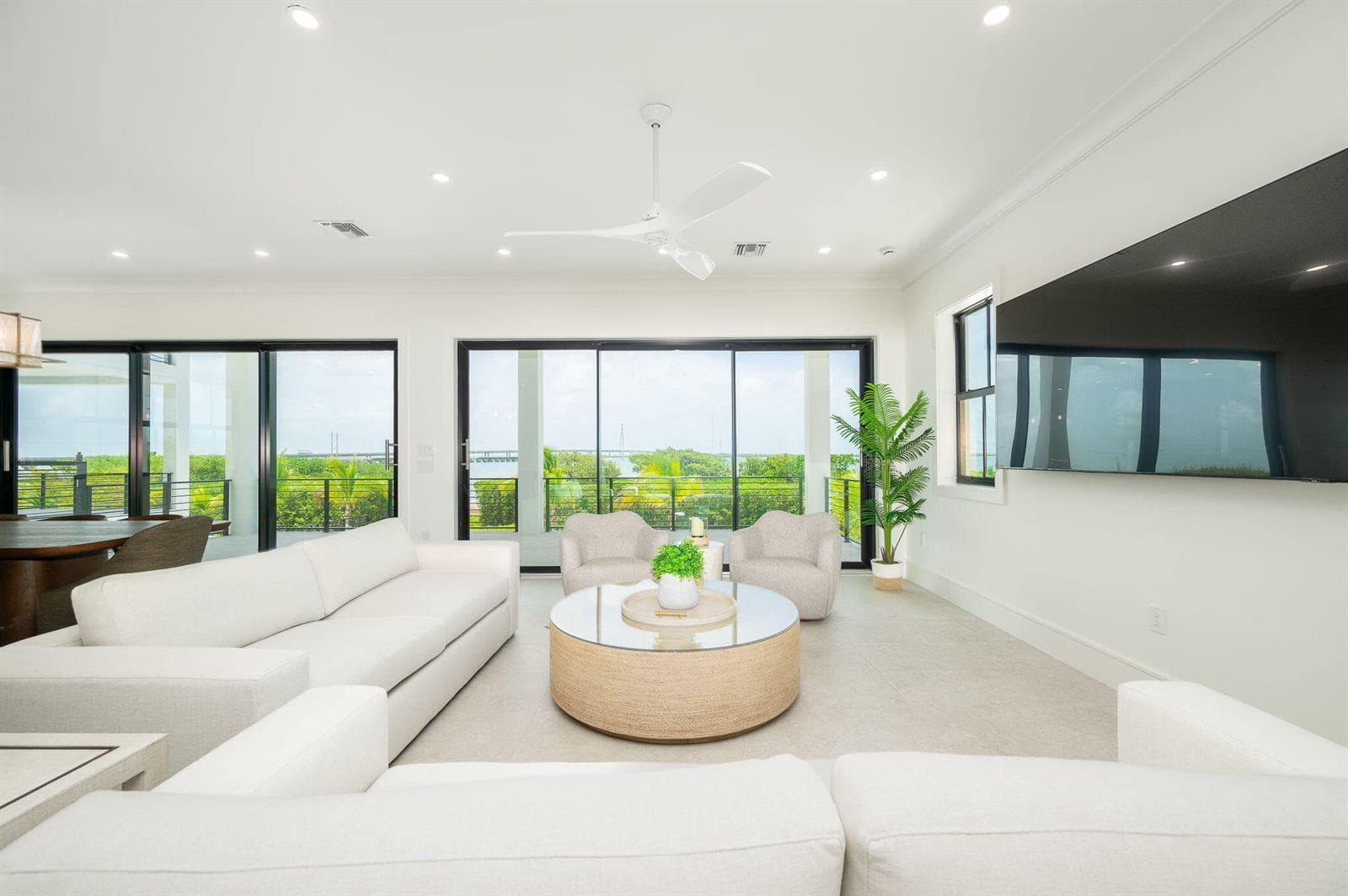 40-web-or-mls-NDP-231-E-Shore-6--11