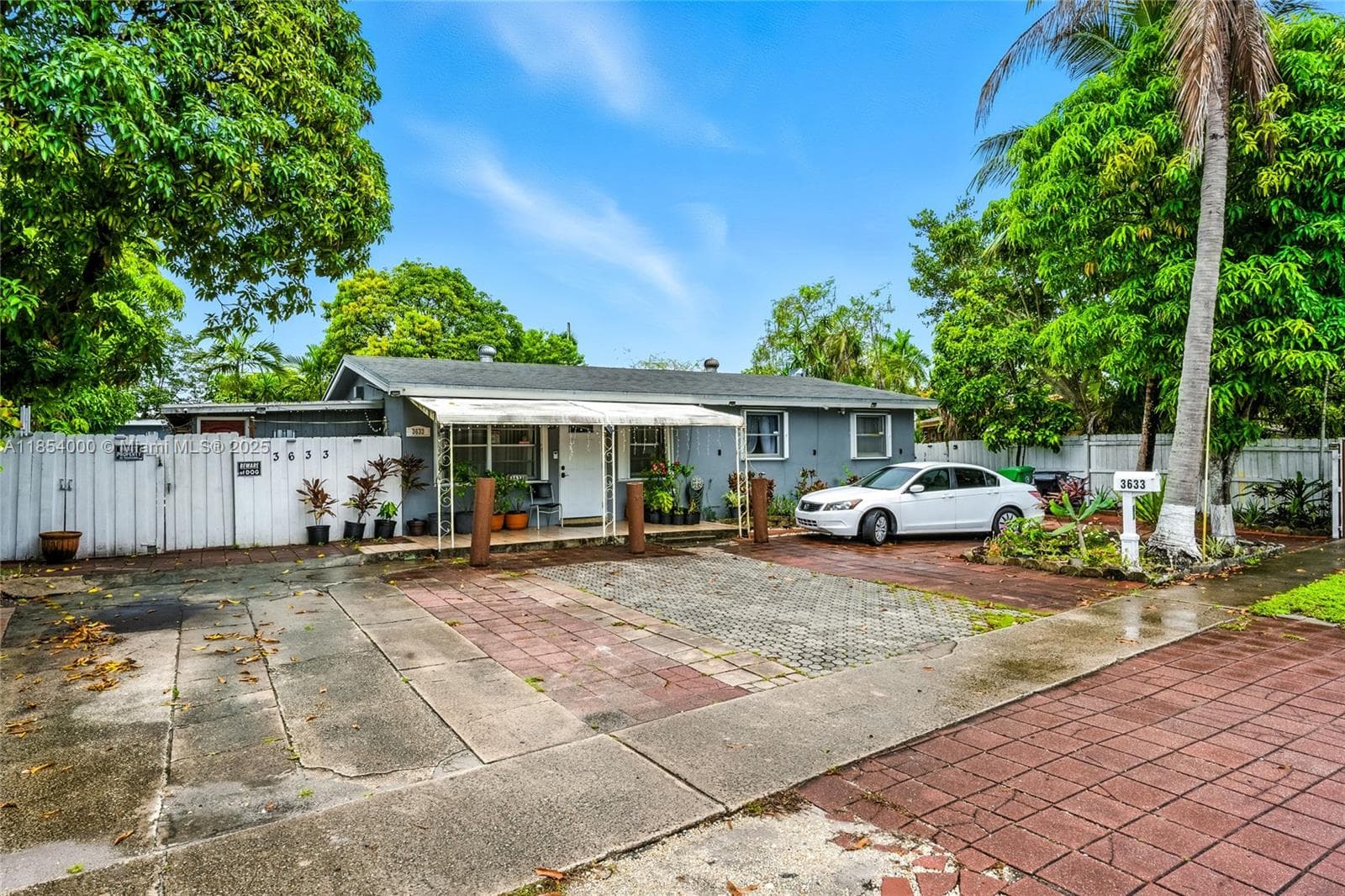 3633 SW 17th St photo 2
