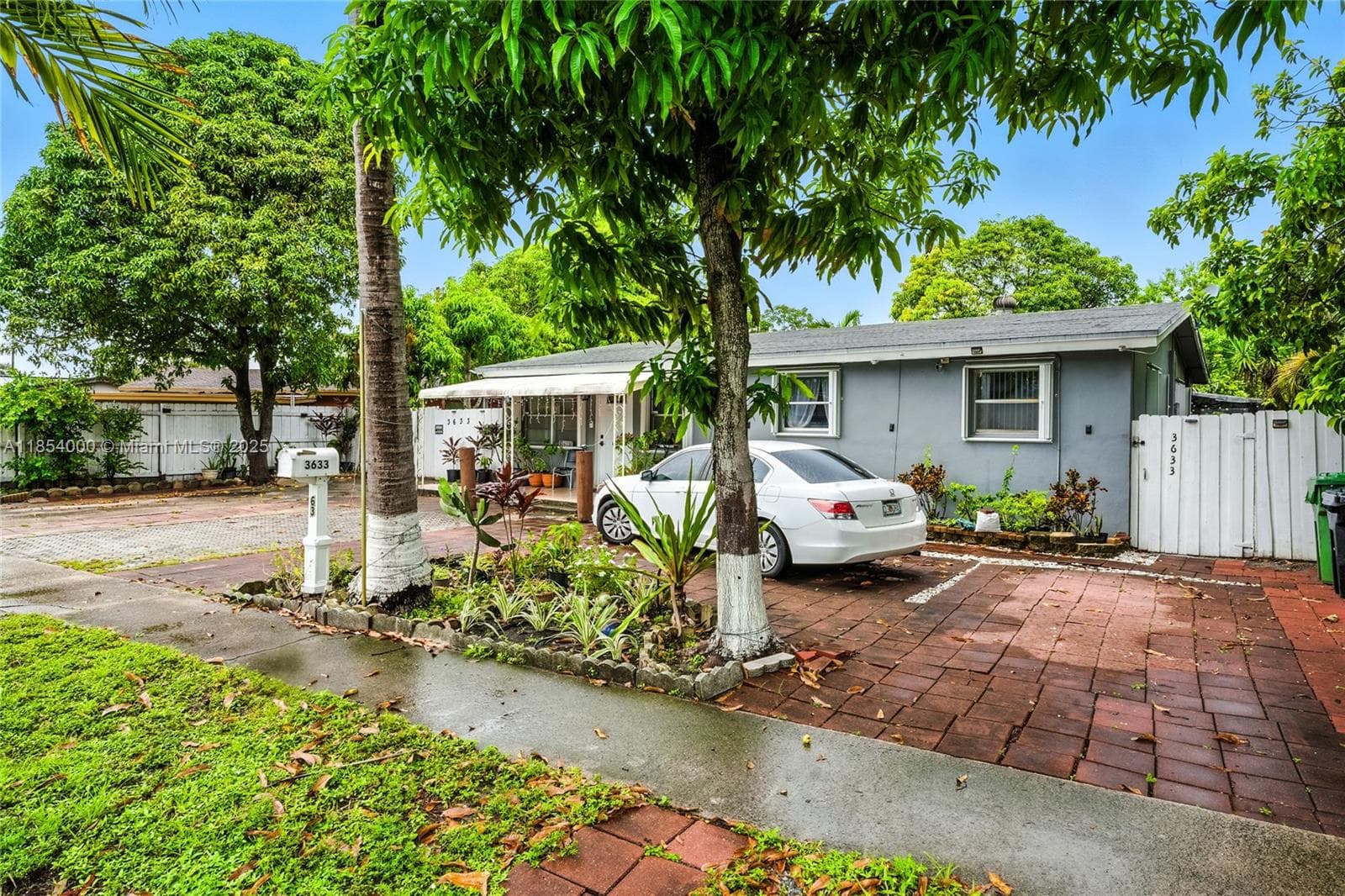 3633 SW 17th St photo 3