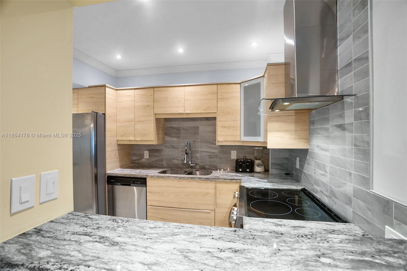 HILLCREST EAST NO 22 · #118 in Hollywood - Photo 13