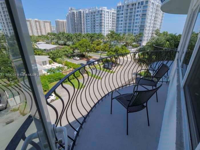 LE CERCLE BY THE BEACH CO · #507 in Fort Lauderdale - Photo 9