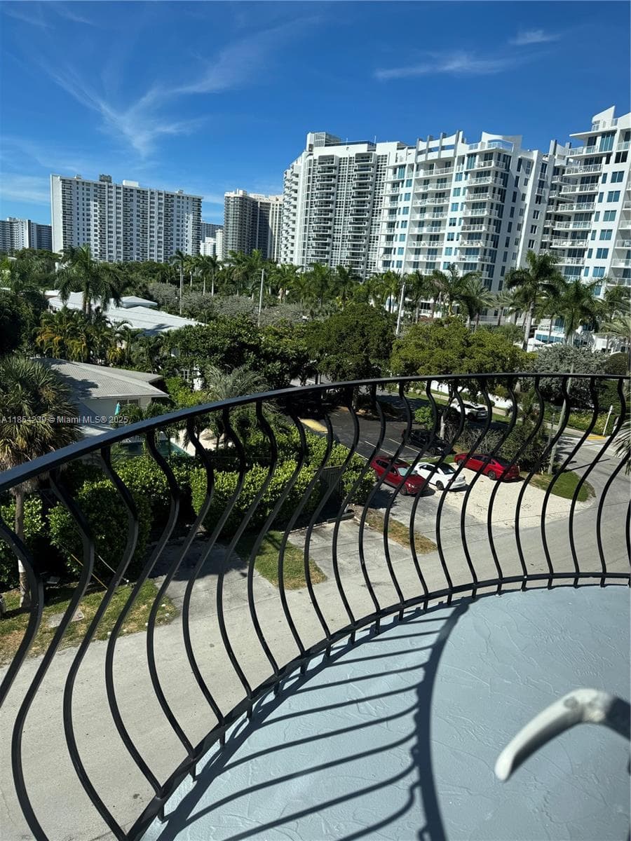 LE CERCLE BY THE BEACH CO · #507 in Fort Lauderdale - Photo 14