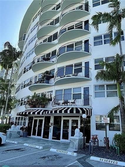LE CERCLE BY THE BEACH CO · #507 in Fort Lauderdale - Photo 4