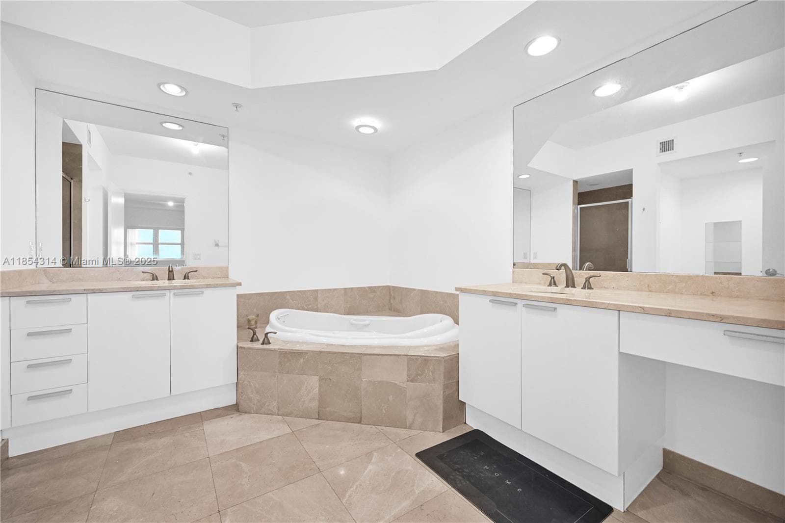 ONE FIFTY ONE AT BISCAYNE · #1605 in North Miami - Photo 12
